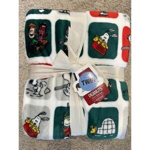 Peanuts Snoopy Plush Twin Blanket / Comforter - Red/Green Squares - BRAND NEW